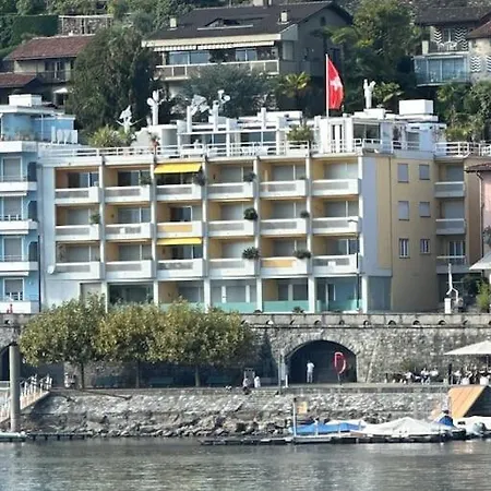 Paradise With Lake & Piazza View Daire