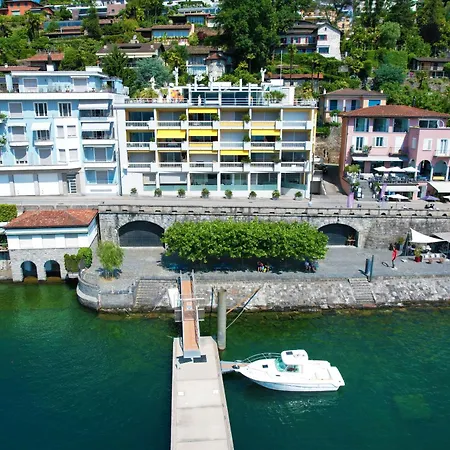 Paradise With Lake & Piazza View Daire